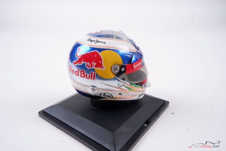 Daniel Ricciardo 2016 Red Bull helmet, 1:5 Spark
