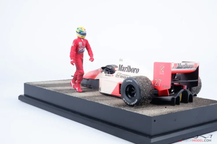 Dioráma McLaren MP4/5B - Ayrton Senna baleset 1990 Suzuka, 1:18