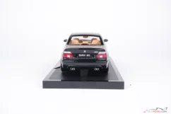 BMW E39 M5  (2000) čierne, 1:18 Ottomobile