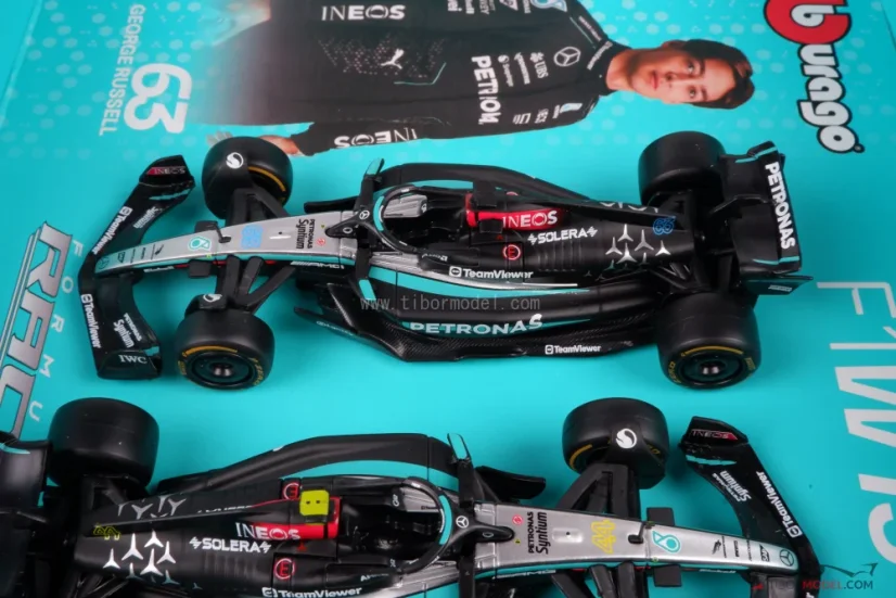 Mercedes W15 Hamilton + Russell (2024), dvojbalení, 1:43 BBurago