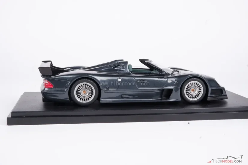 Mercedes-Benz CLK GTR roadster (1999) šedý, 1:18 GT Spirit