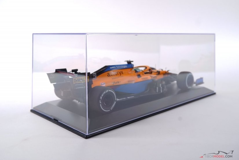 Vitrin 1:18-as méretarányú modellautóra, MCG