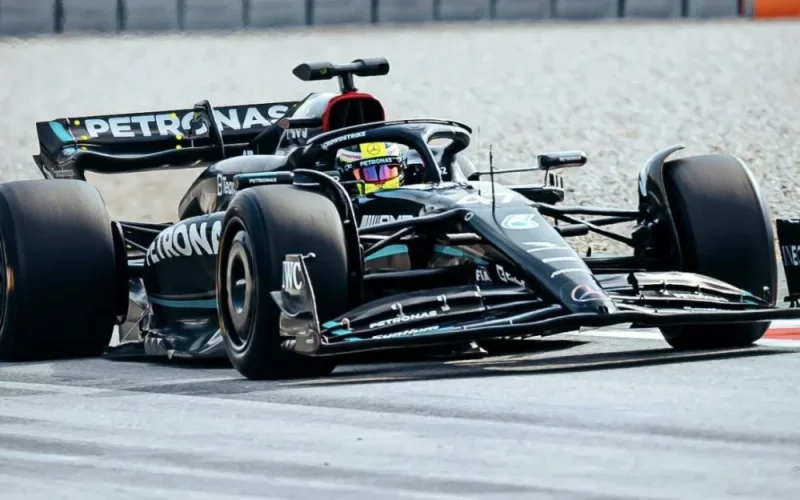 Mercedes W14 - Mick Schumacher (2023), test pneumatík, 1:43 Minichamps