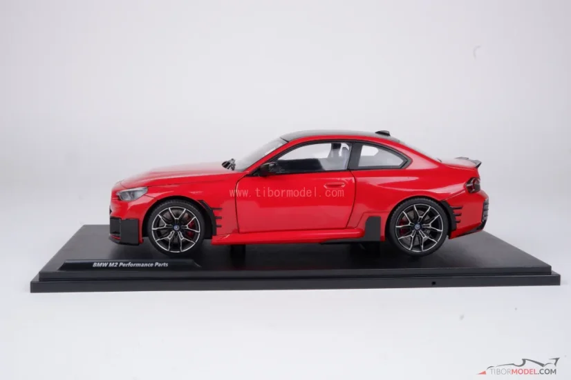 BMW M2 (2024) červené, 1:18 Solido