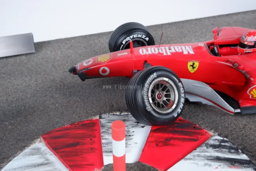 Diorama F2004 - Michael Schumacher baleset 2004 Monaco, 1:18