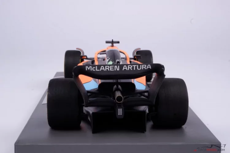 McLaren MCL36 - Daniel Ricciardo (2022), Bahrain GP, 1:18 Minichamps
