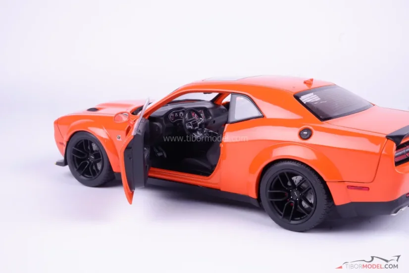 Dodge Challenger R/T Scat Pack (2023) orange, 1:18 Solido