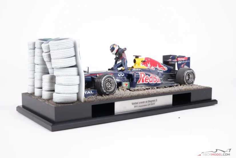 Diorama Red Bull RB7 - Sebastian Vettel nehoda 2011 Suzuka, 1:18