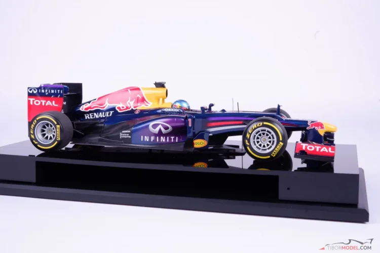 ミニチャンプス　レッドブル　F1 RB9 ベッテル　ドイツGP Model car Red Bull RB9 Vettel 2013, 1:18 Minichamps | Tibormodel.com