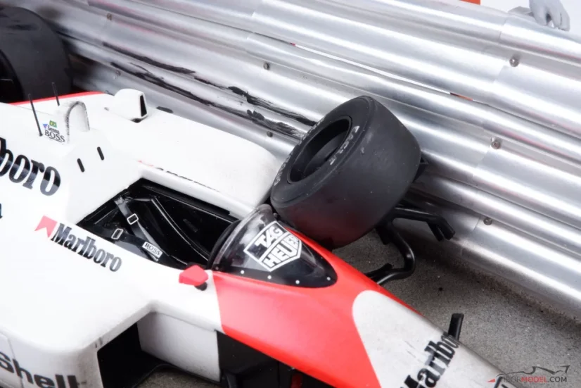 Diorama McLaren MP4/4 - A. Senna nehoda VC Monaka 1988, 1:18