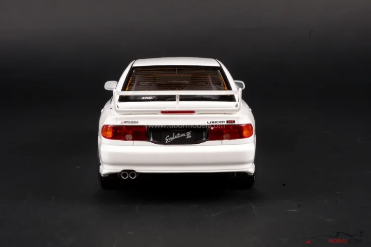 Mitsubishi Lancer Evo 3 (1995) bílé, 1:18 Ottomobile