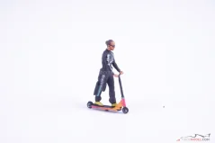 Lewis Hamilton with skate scooter, Mercedes 2021, 1:43 Cartrix