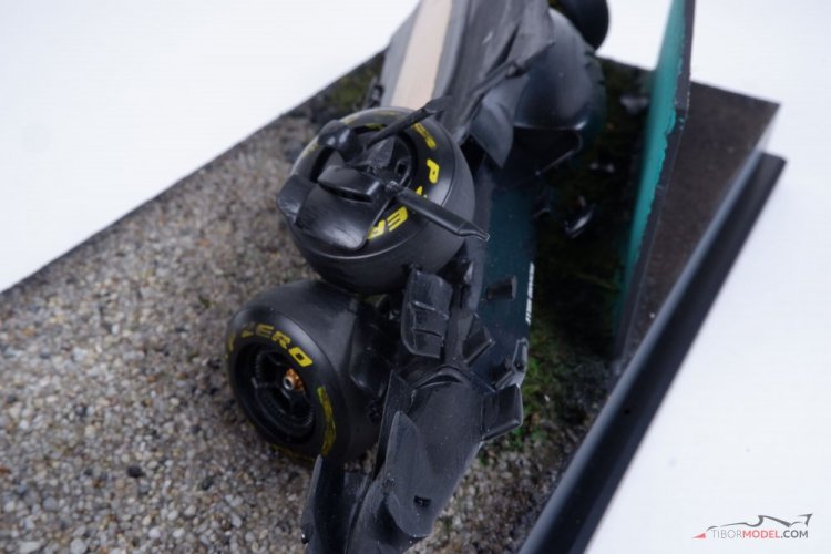 Diorama McLaren MP4/31 - F. Alonso nehoda 2016, 1:18