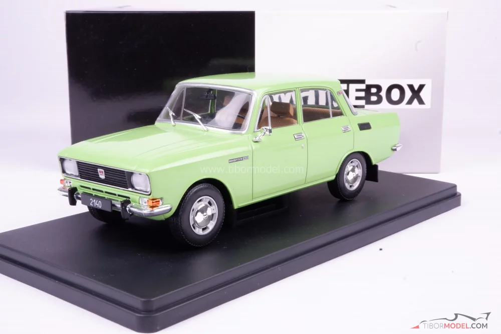 Model car retro Moskvitch 2140 green, 1:24 Whitebox | Tibormodel.com