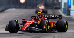 Ferrari SF-23 -  Carlos Sainz (2023), Víťaz Singapur, 1:18 Looksmart