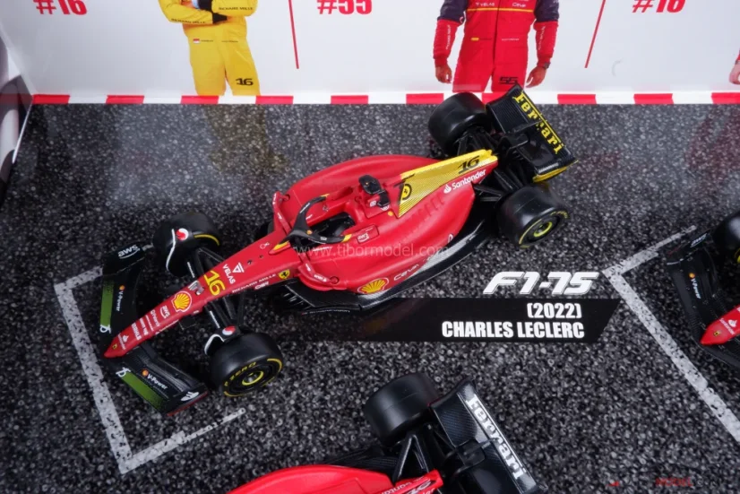 Ferrari Leclerc Sainz 2022-2023, ajándékcsomagolás, 1:43 BBurago