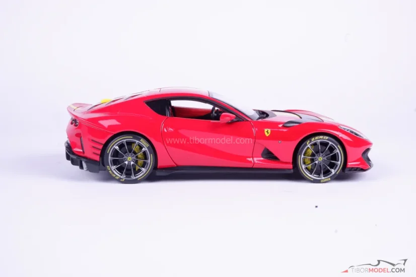 Ferrari 812 Competizione (2021) piros, 1:18 Bburago Signature