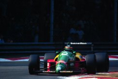 Benetton B188 - Thierry Boutsen (1988), 3. helyezett Japán Nagydíj, figurát tartalmazó kiadás, 1:18 GP Replicas