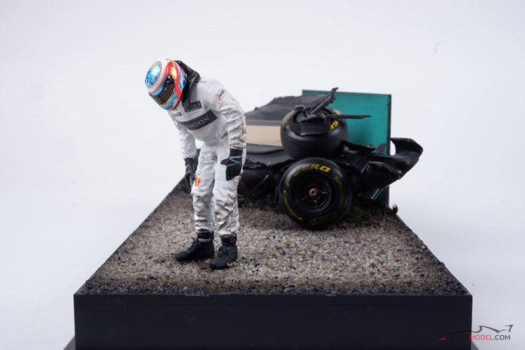 Diorama McLaren MP4/31 - F. Alonso nehoda 2016, 1:18