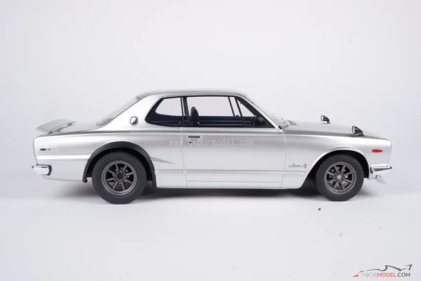 Nissan Skyline 2000 GT-R (1971) strieborný, 1:12 Ottomobile