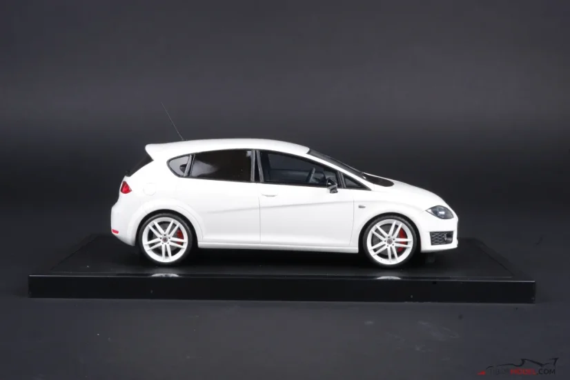 Seat Leon MK2 Cupra R (2010) biely, 1:18 Ottomobile