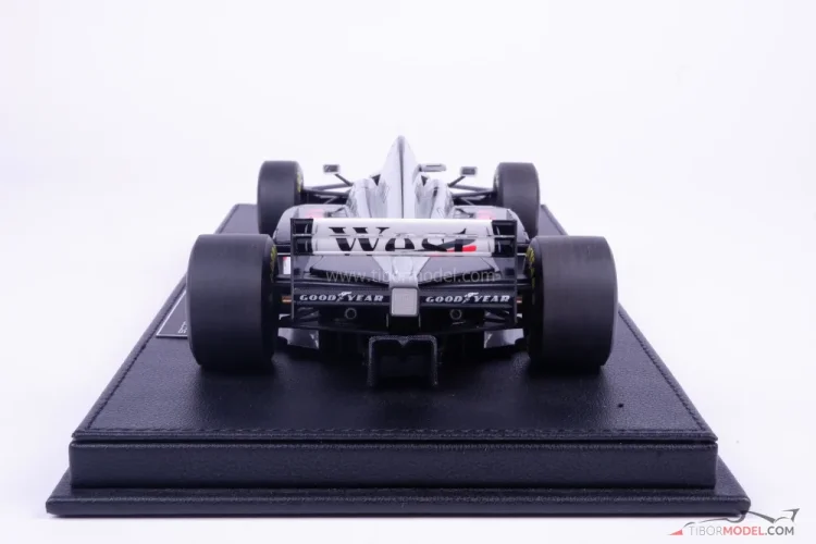 McLaren MP4/12 - Mika Häkkinen (1997), Európai Nagydíj, figura nélküli kiadás, 1:18 GP Replicas McLaren MP4/12 - Mika Häkkinen (1997), Európai Nagydíj, figura nélküli kiadás, 1:18 GP Replicas