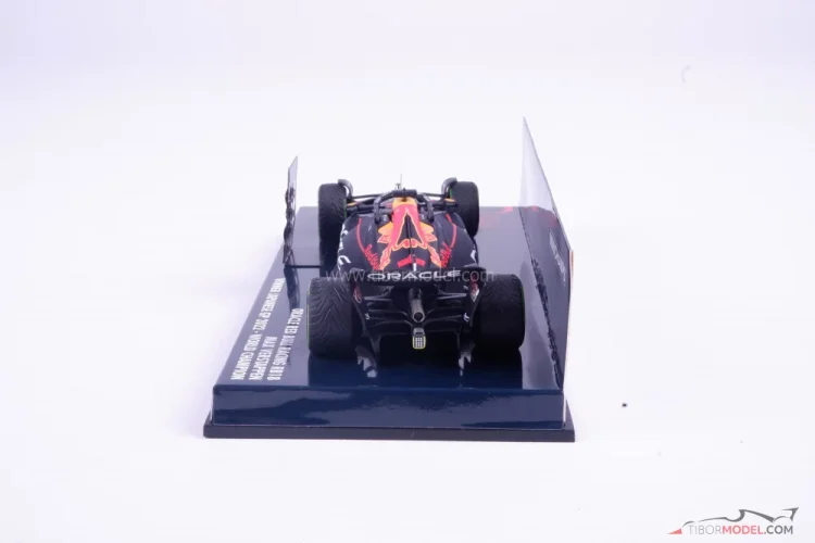 Red Bull RB18 - Max Verstappen (2022), Győztes Japán Nagydíj, 1:43 Minichamps