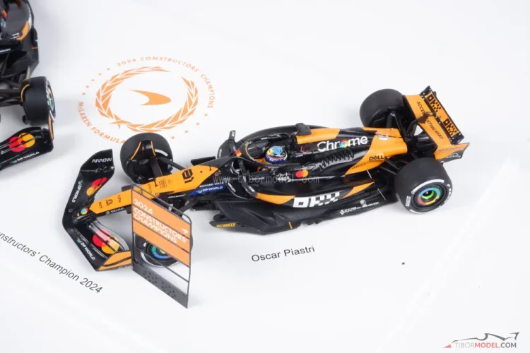 McLaren MCL38 - Lando Norris, Oscar Piastri (2024), Pohár konštruktérov + champion board v špeciálnom balení, 1:43 Spark