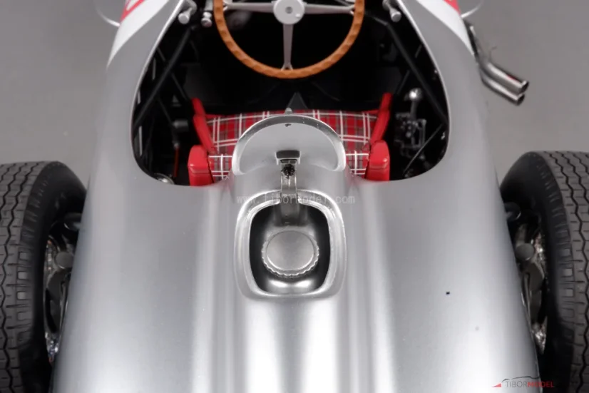 Mercedes W196R - J. M. Fangio (1955) Mistr světa, 1:8 Ixo
