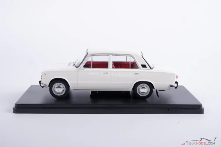 Fiat 124 (1970) white, 1:24 Whitebox