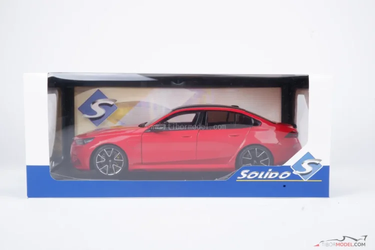 BMW M5 (2025) piros, 1:18 Solido