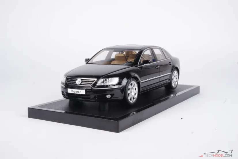 Volkswagen Phaeton W12 (2005) čierny, 1:18 Ottomobile