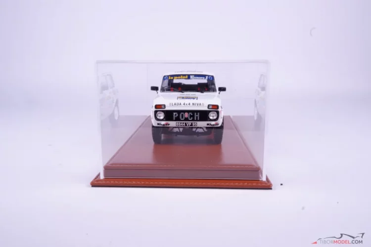 Showcase with brown leather (Mulhouse), 1:18 Atlantic
