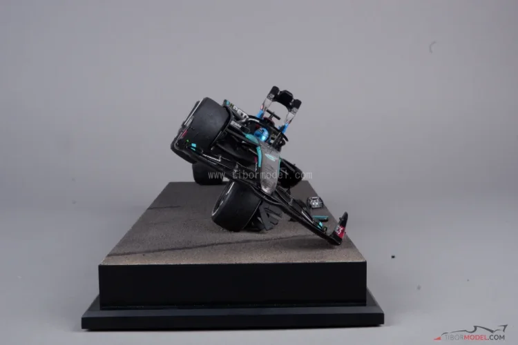 Diorama Mercedes W15 - George Russell nehoda 2024 Austrália, 1:18
