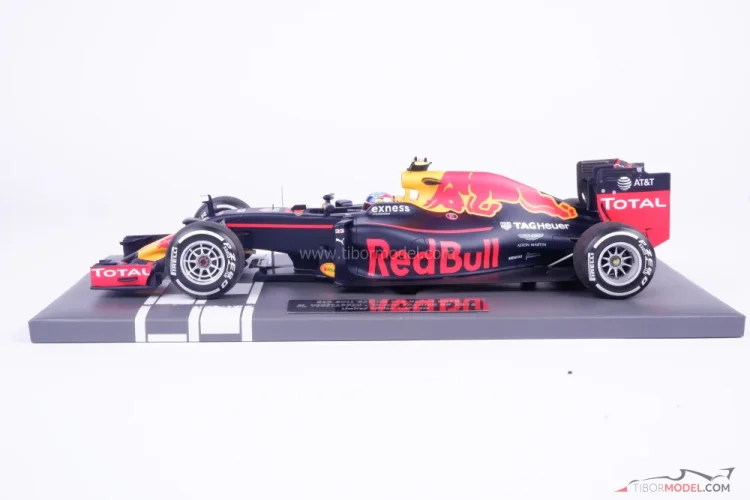 Red Bull RB12 - Max Verstappen (2016), VC Španielska, 1:18 Minichamps