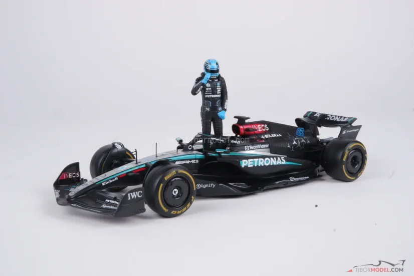 Mercedes W15 - George Russell (2024), s figúrkou, 1:24 Bburago