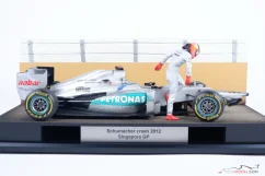 Diorama Mercedes W03 - M. Schumacher nehoda 2012 Singapur, 1:18