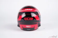 Esteban Ocon 2025 Haas mini přilba, 1:2 Bell