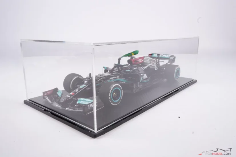 Vitrin karbon mintás talapzattal (Stuttgart), 1:18 Atlantic