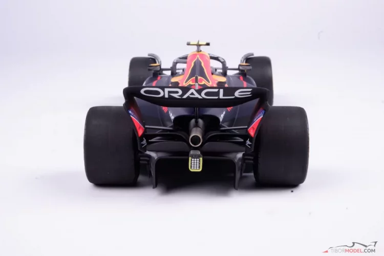 Red Bull RB18 - Sergio Perez (2022), Winner Singapore GP, 1:18 Minichamps