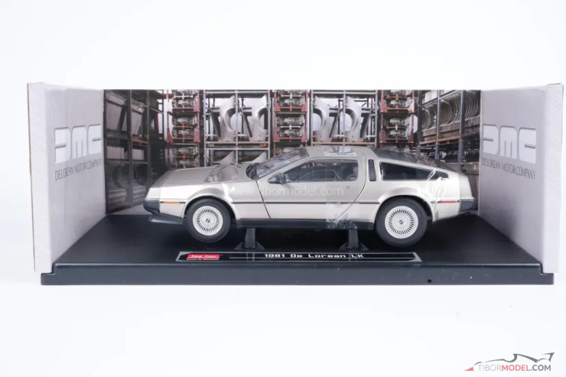 DeLorean DMC12 Coupe (1981) stainless steel, 1:18 Sun Star