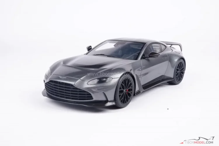 Aston Martin V12 Vantage (2023) strieborný, 1:18 GT Spirit