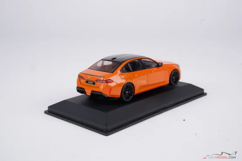 BMW M5 sedan (2024) narancssárga, 1:43 Solido