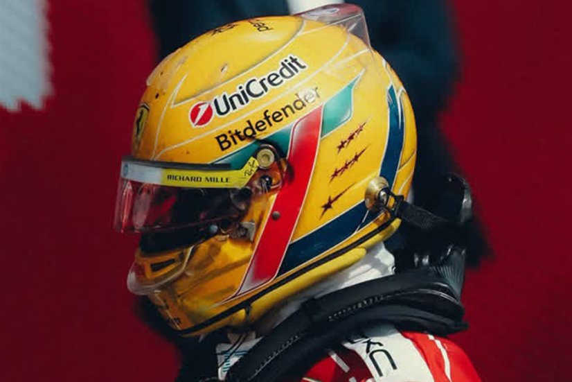 Lewis Hamilton 2026 VC Velké Británie mini přilba, Ferrari, 1:5 Looksmart Lewis Hamilton 2026 VC Velké Británie mini přilba, Ferrari, 1:5 Looksmart