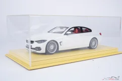 Vitrin sárga bőr talapzattal (Mulhouse), 1:18 Atlantic