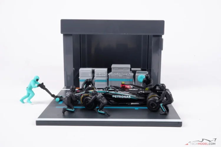 Pit Stop sada Mercedes W15 Lewis Hamilton (2024), 1:43 BBurago