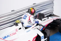 Diorama Haas VF-21 - Mick Schumacher nehoda 2021 Francúzsko, 1:18