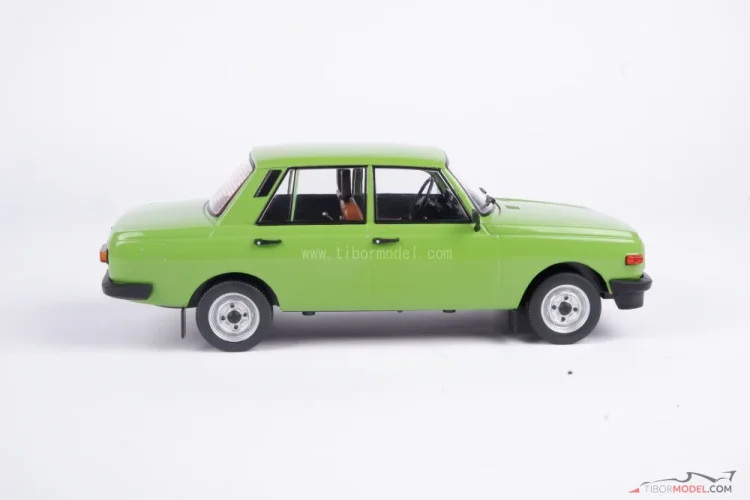Wartburg 353 (1985) zöld, 1:18 MCG