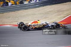 Racing Bulls VCARB02 - Liam Lawson (2025), Amerikai Nagydíj, 1:43 Minichamps