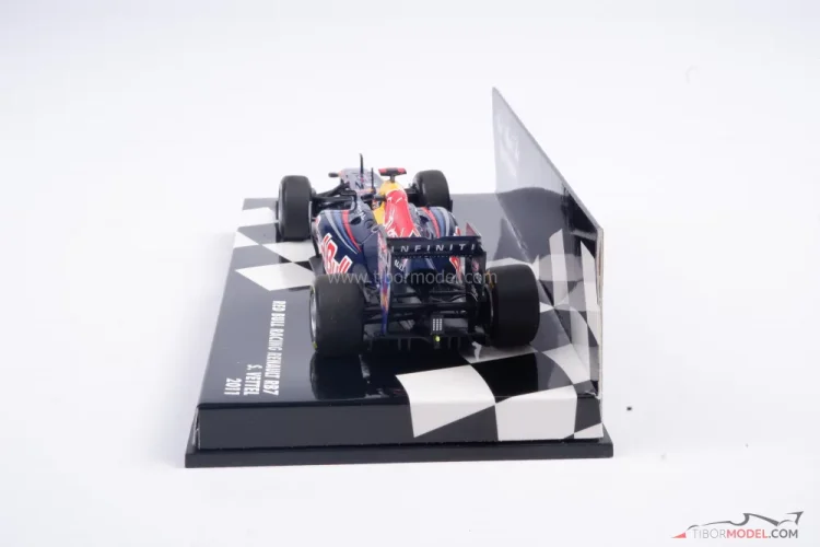 Model car Red Bull RB7 Vettel 2011, 1:43 Minichamps